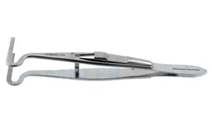 Berke ptosis clamp forceps 4 1/8"with slide lock curved around shafts 27.0mm jaws with longitudinal serrations (001040013)